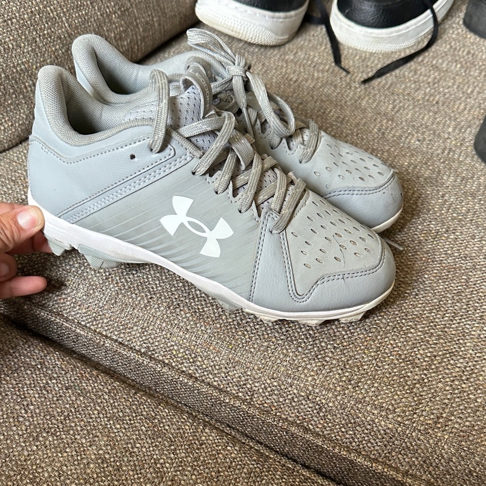 Under Armour Light Gray Sports Shoes